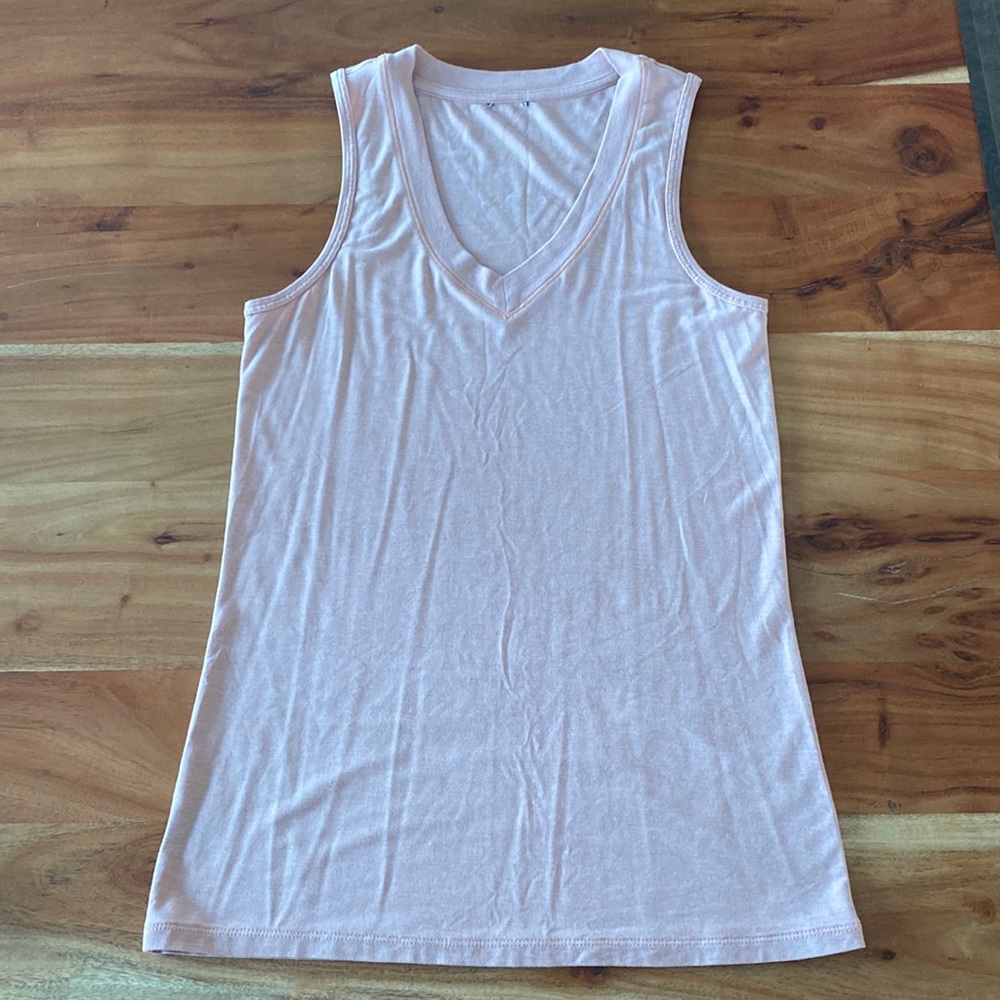 Pale Pink Kit and Ace V-neck Tank sz small